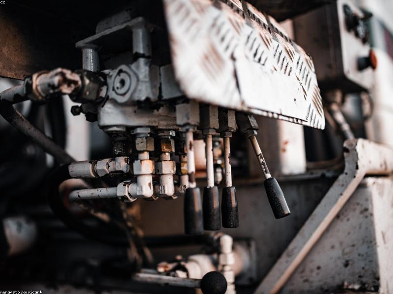 Hydraulic press